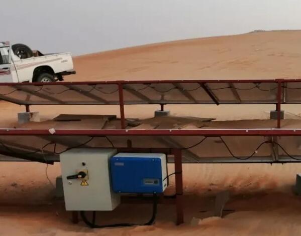 نجحت دولة الإمارات العربية المتحدة في تركيب نظام هجين صحراوي قادر على دعم الضخ وإمدادات الطاقة
